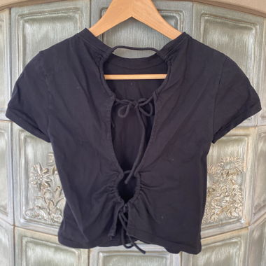 Open Back Motel Crop Top schwarz