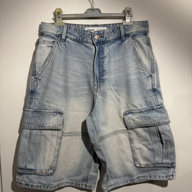 Bershka shorts in denim con tasche cargo