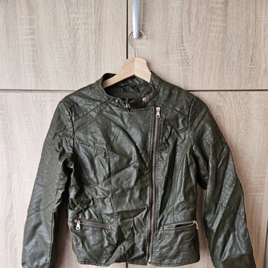 Grüne Lederjacke