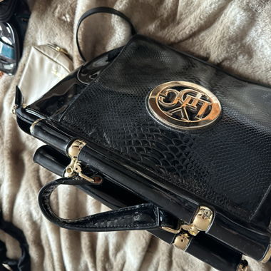 Sac à main noir verni