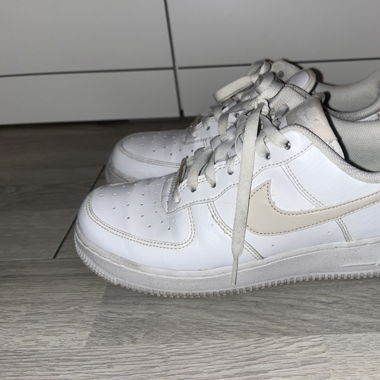 Nike - blanche et beige 