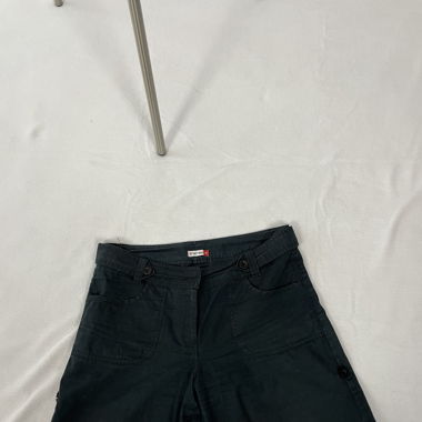 schwarze kurze hosen