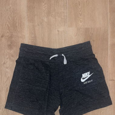 short nike tissu 