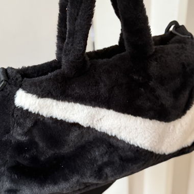 Nike Pluesch Tasche schwarz-weiss