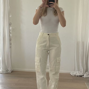 Jeanshose weiss mit Säcken