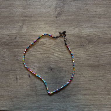 Collier de perles colorées