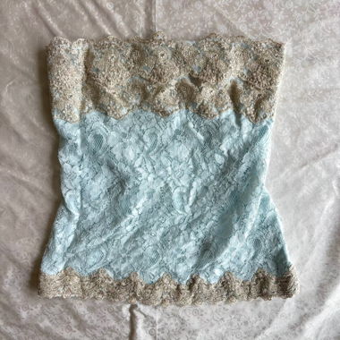 “Expert” floral lace tube top