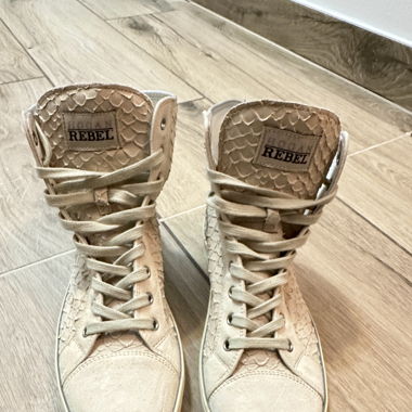 Hogan Rebel
