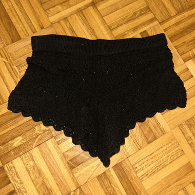 Schwarze gestrickte Shorts