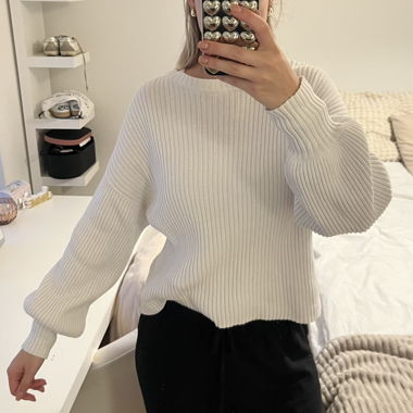 weisser Pullover