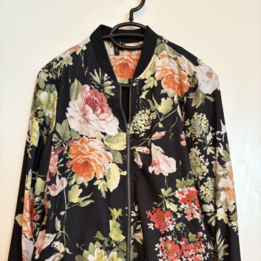 Leichte Bomberjacke