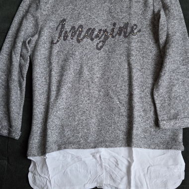 Maglione grigio a maniche lunghe effetto camicetta