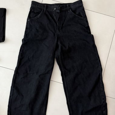 Jeans neri a gamba larga UNIQLO
