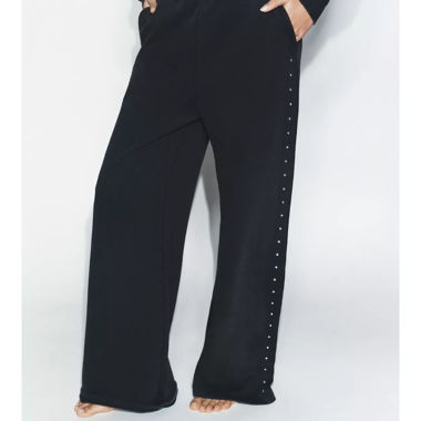 Schwarze Sweatpants mit Nieten