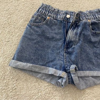 Kurze Jeanshose