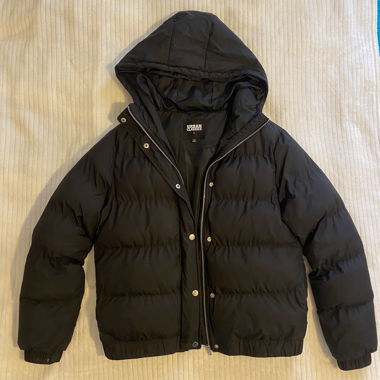 Schwarze Winterjacke