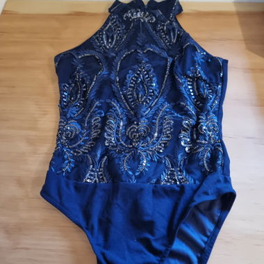 Body blau mit pailletten