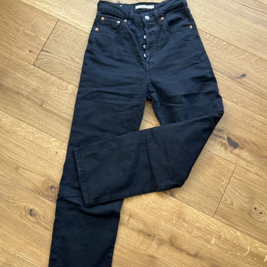 Levi’s ribcage straight ankle 24
