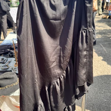 Jupe noire asymétrique avec volants