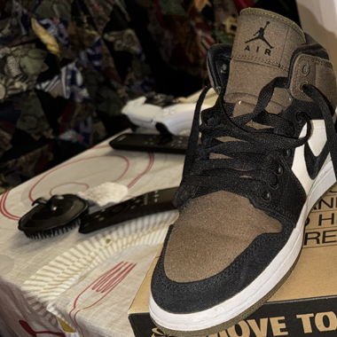 WMNS air Jordan 1 MID SE