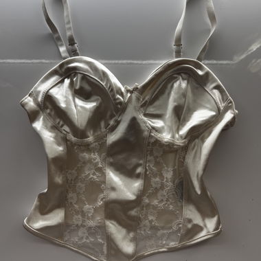Top corsetto in raso crema