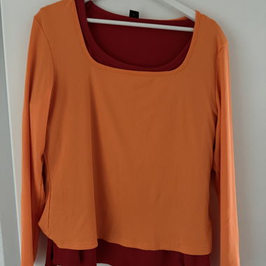 2x Langarmshirt in rot und orange