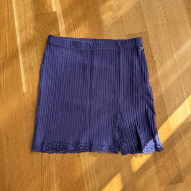 Gonna corta a coste viola in pizzo Pull&Bear
