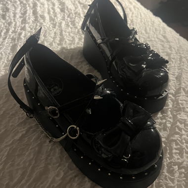 Scarpe gotiche con spikes