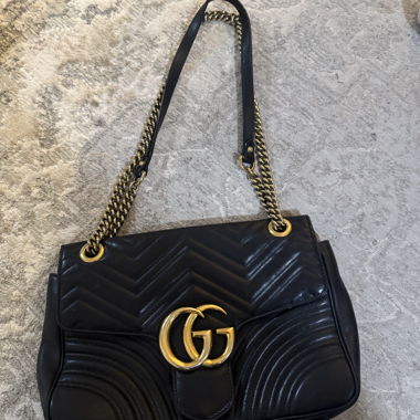Borsa a spalla Gucci nera GG Marmont