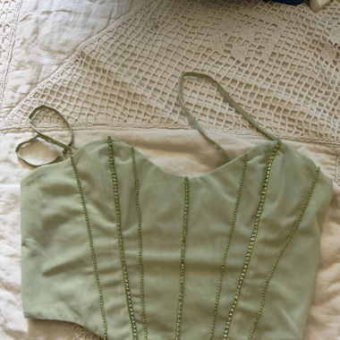 Top corto verde