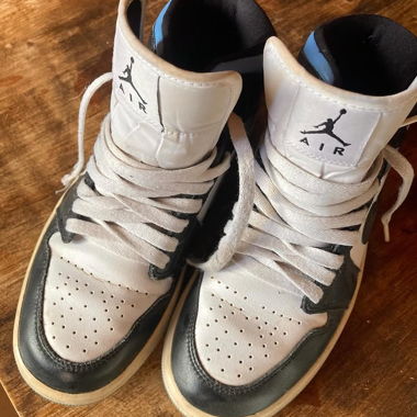 Sneakers altezza alta Air Jordan bianche e nere