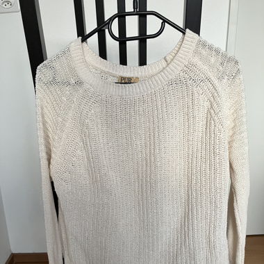 Weisser Strickpullover aus Baumwolle