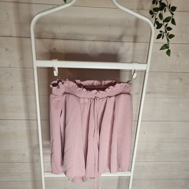 Kurze rosa Hose