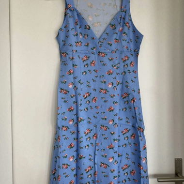 UNWORN DRESS SIZE M