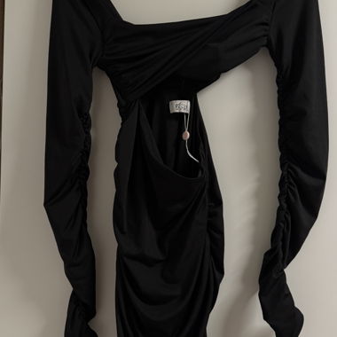 Robe noire à manches longues d’Oh Polly