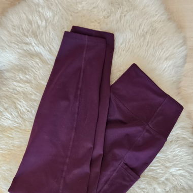 Dunkelviolette Sporthose von H&M (M)