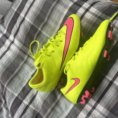 Crampons de foot Mercurial tout neuf 