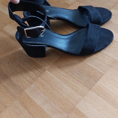 Schwarze Sandaletten