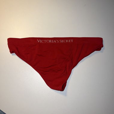 Rote Victoria's Secret Unterhose