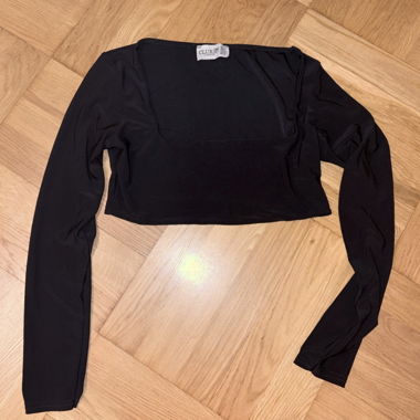 Schwarzes langarm Crop Top Underboobs