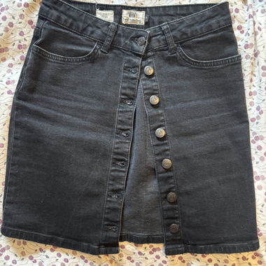 Gonna di jeans nera con bottoni