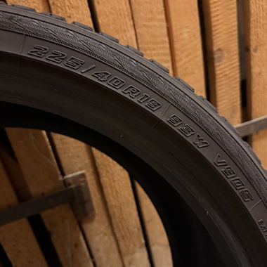 4 pneumatici invernali YOKOHAMA 225/40R19 93W BLUEARTH V905