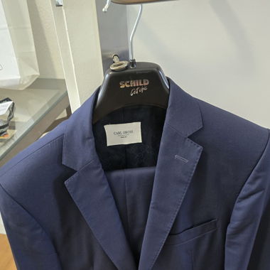 Schöner Navy Blue Anzug