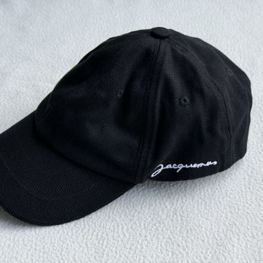 Cap von Jacquemus