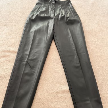 Pantalone effetto pelle. Taglia S.
