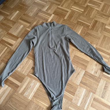 Body a costine verde menta con zip