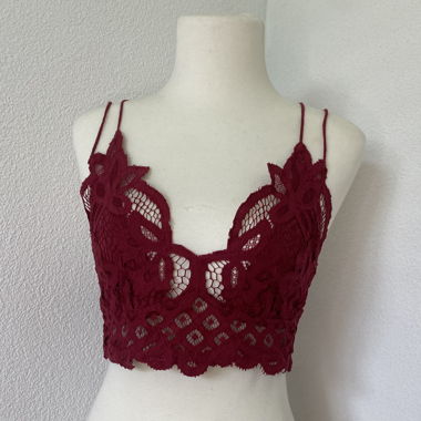 Bralette en dentelle bordeaux avec bretelles