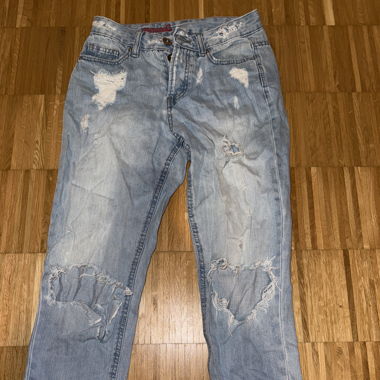 Baggy Jeans mit Löcher