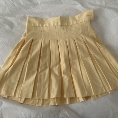Jupe jaune pâle (butter yellow skirt)