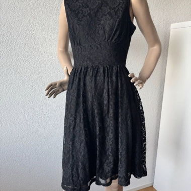 Schwarzes Spitzenkleid von Only
